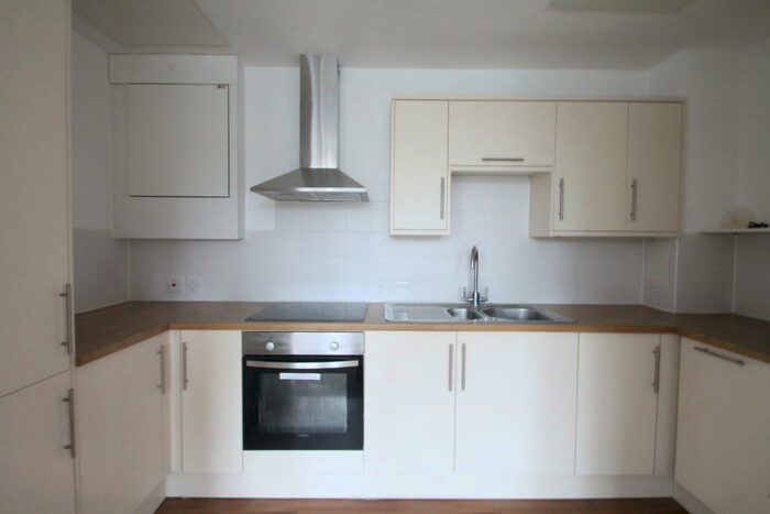 2 Bedroom Flat To Rent In Farnfield Court, CR2
