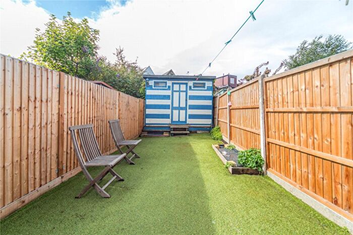 2 Bedroom Terraced House For Sale In Eleanor Road, London, N11
