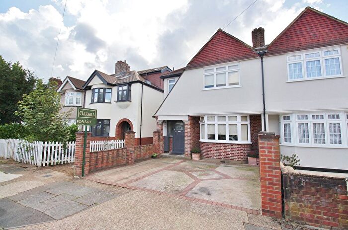 3 Bedroom Semi-Detached House For Sale In Syon Park Gardens, Isleworth, TW7