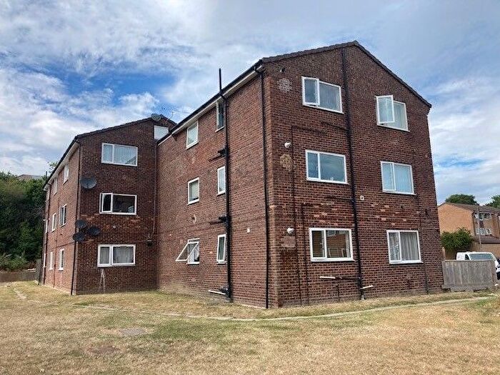 2 Bedroom Flat To Rent In Slepe Crescent, Poole, BH12