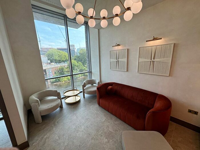 2 Bedroom Flat To Rent In Irwell Tower, Salford, M3