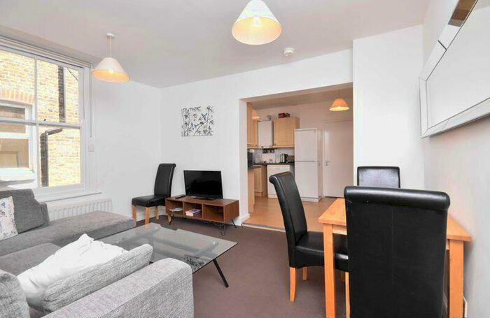 2 Bedroom Flat To Rent In Balham Hill, London, SW12