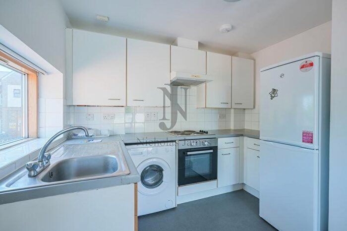 2 Bedroom Flat To Rent In West Green Road, London, N15