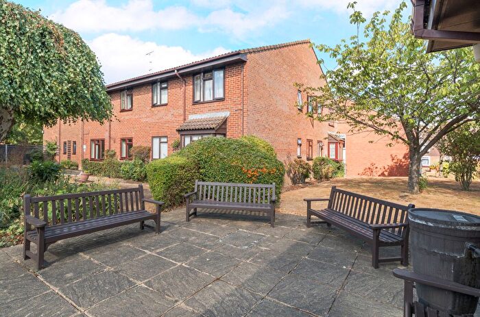 1 Bedroom Flat For Sale In Guildford, Surrey, GU2