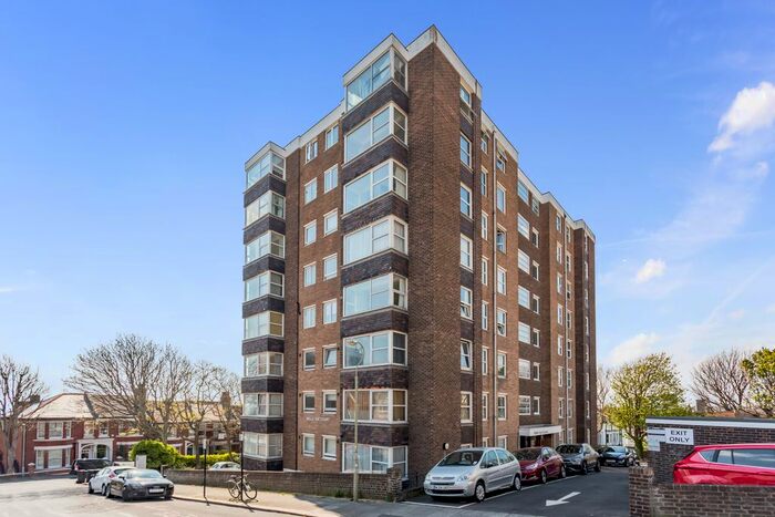 2 Bedroom Flat To Rent In Belle Vue Gardens, Brighton, BN2