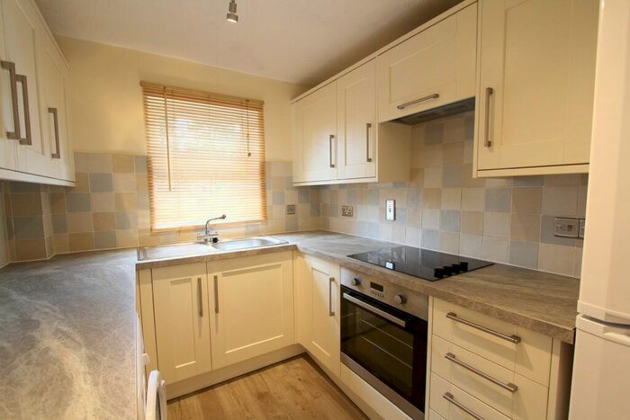 2 Bedroom Flat To Rent In Coopers Gate, Banbury, OX16