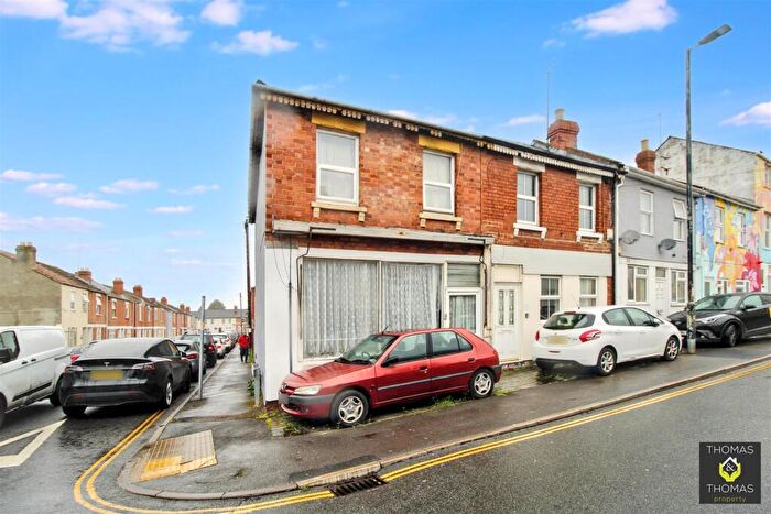 3 Bedroom End Of Terrace House For Sale In High Street, Gloucester, GL1