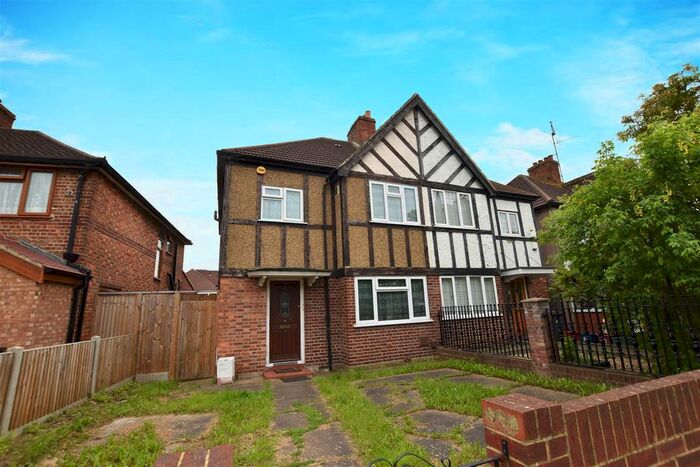 3 Bedroom Semi-Detached House To Rent In Vicarage Farm Road, Heston, Hounslow, TW5