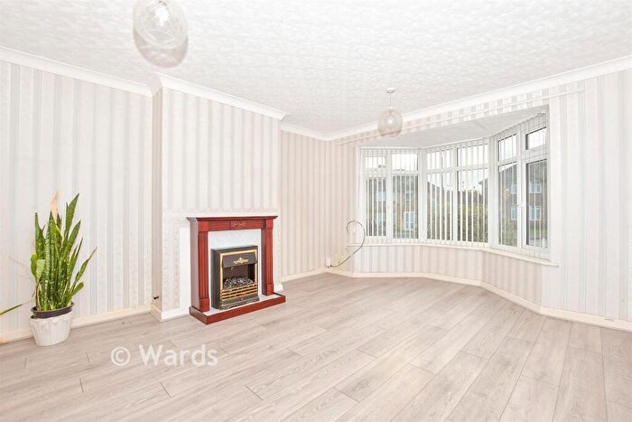 3 Bedroom Semi Detached House For Sale In Meadow Walk, Snodland, Kent, ME6