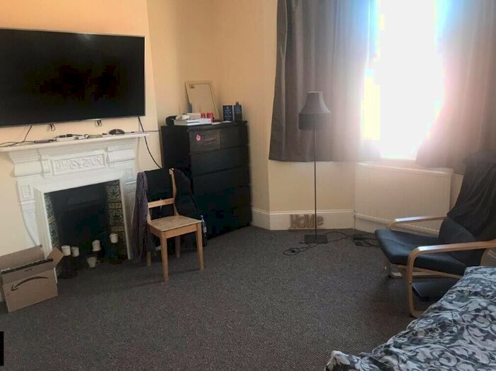 7 Bedroom House To Rent In Warren Road, London, NW2