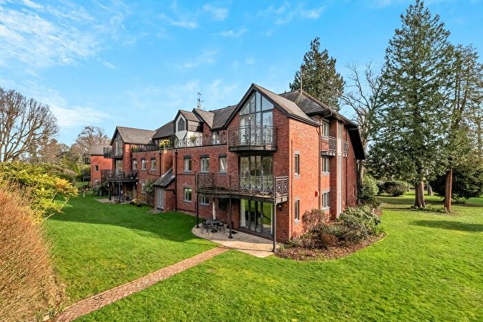 2 Bedroom Flat For Sale In Woburn Park, Woburn Hill, Addlestone, KT15