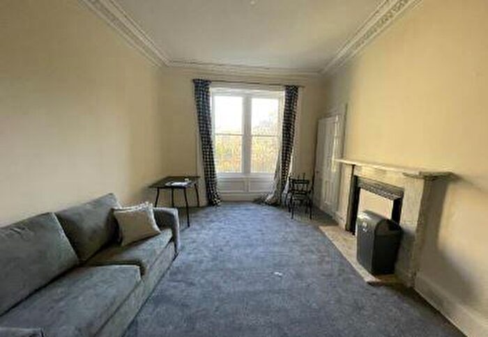 3 Bedroom Flat To Rent In L South Clerk Street, Edinburgh, EH8