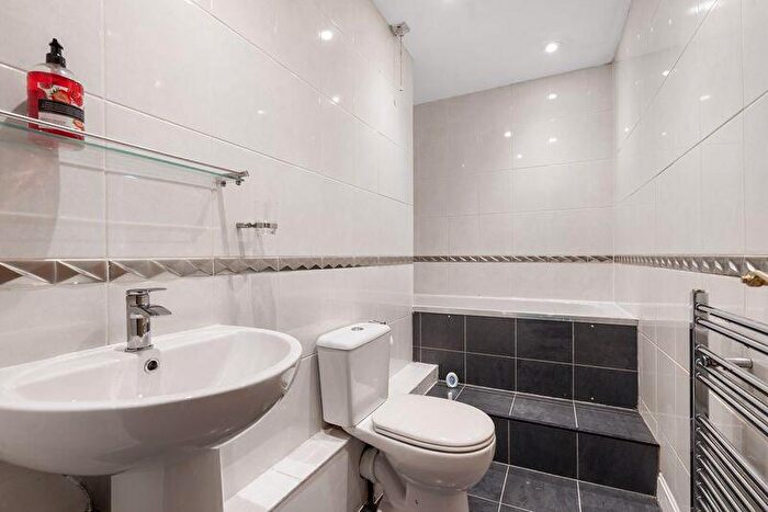 2 Bedroom Cottage To Rent In Plodder Lane, Bolton ** Available Now**, BL5