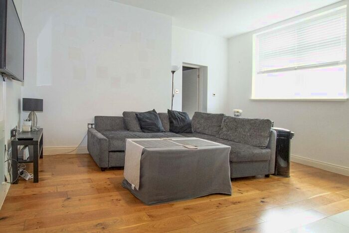 1 Bedroom Flat To Rent In Windmill Place, Southall, UB2