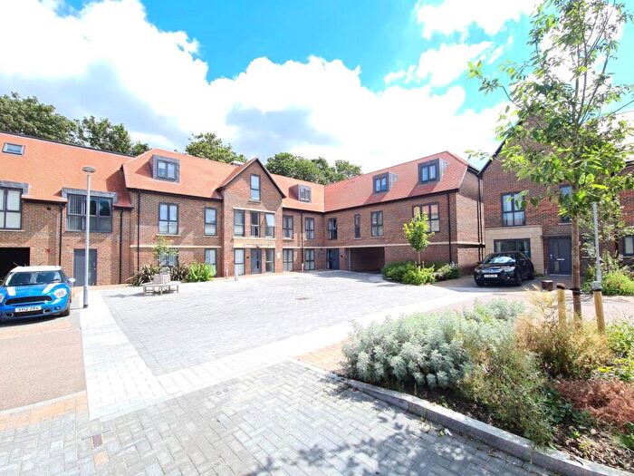 1 Bedroom Apartment For Sale In Frances Drive, Dunstable, Bedfordshire, LU6