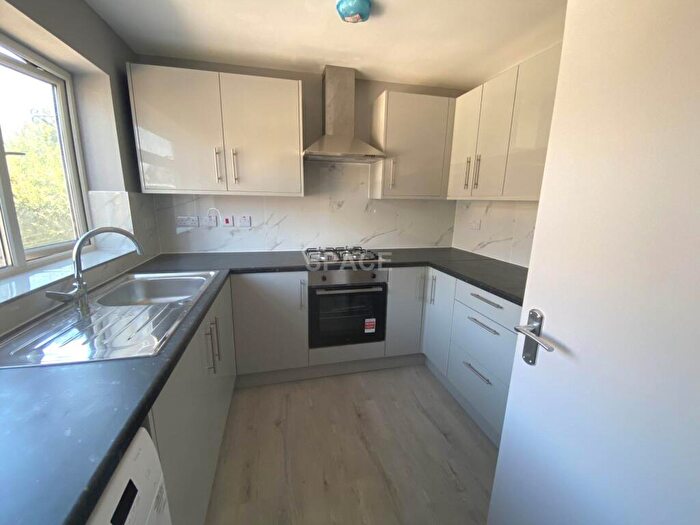 3 Bedroom Semi-Detached House To Rent In Compton Close, Reading, RG6