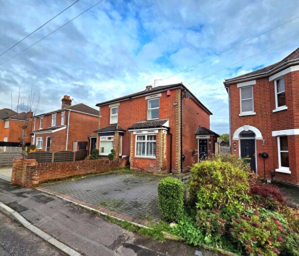 3 Bedroom Semi Detached House For Sale In Chatsworth Road, SO19