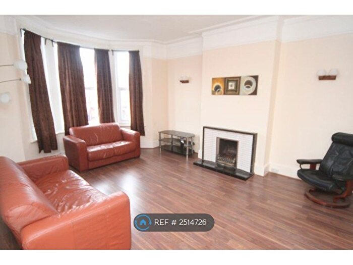 2 Bedroom Flat To Rent In Cunningham Park, Harrow, HA1