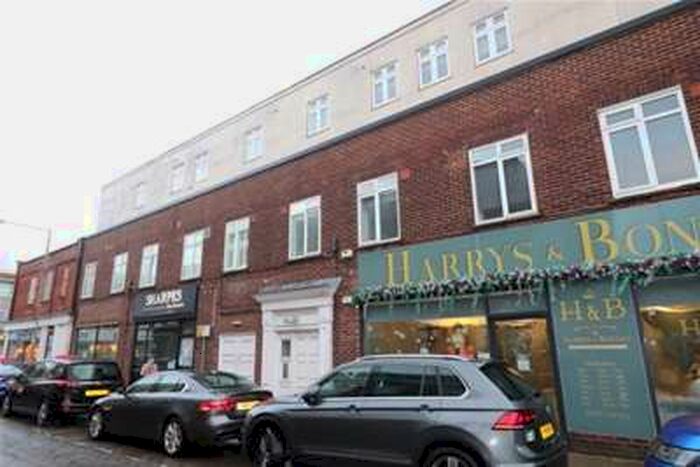 Flat To Rent In Brentwood High Street, CM14