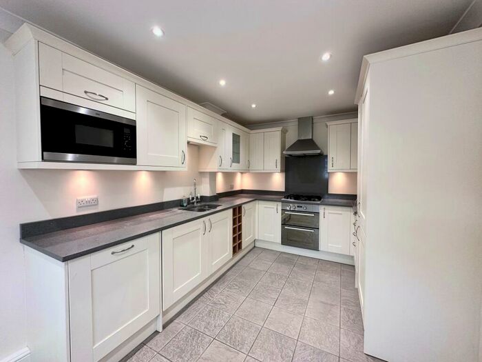 3 Bedroom Semi-Detached House To Rent In Ulverston Close, St. Albans, AL1