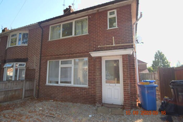 4 Bedroom Semi-Detached House To Rent In Beverley Road Student, Norwich, NR5