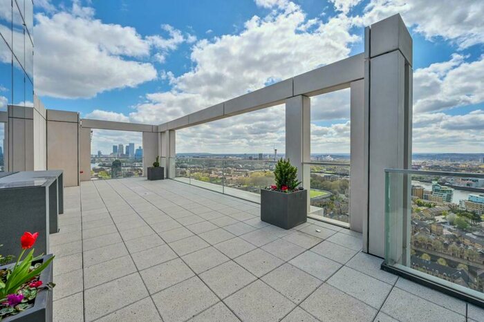 3 Bedroom Flat To Rent In Gauging Square, St Katharine Docks, London, E1W