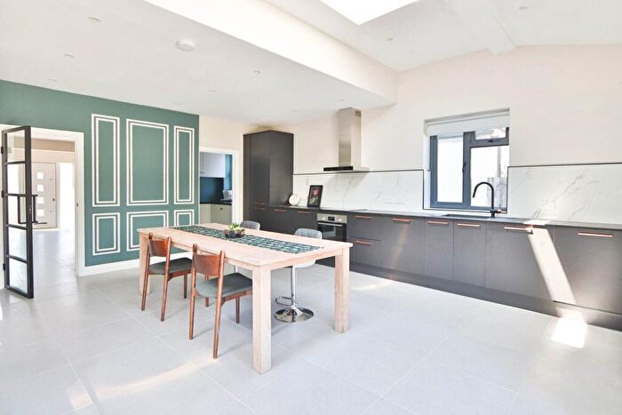 4 Bedroom Link Detached House To Rent In South Lane, New Malden, KT3