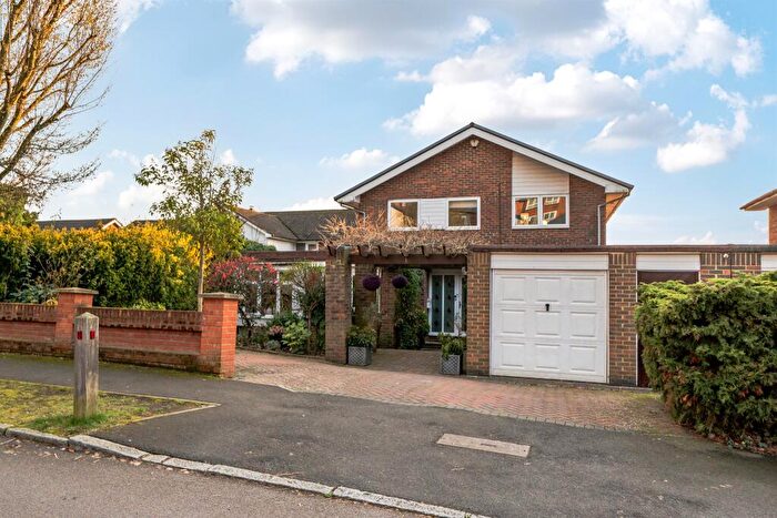 4 Bedroom Detached House For Sale In The Coppice, Enfield, EN2