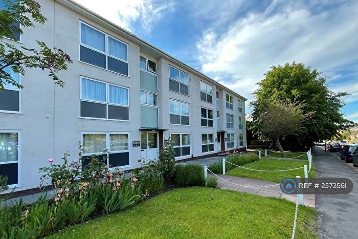 2 Bedroom Flat To Rent In Cairns Road, Bristol, BS6