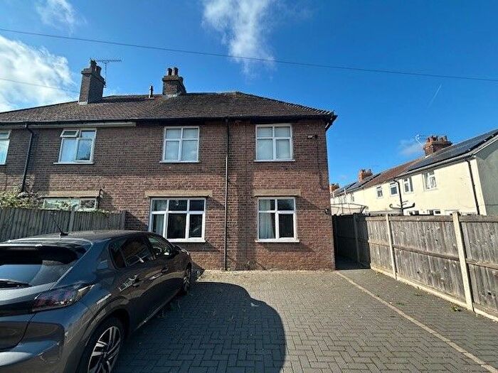 3 Bedroom Semi-Detached House To Rent In Gascoigne Road, Colchester, CO4
