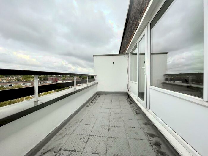 2 Bedroom Flat To Rent In Elgar Lodge, Fair Acres, BR2