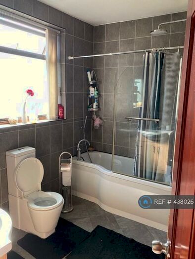 3 Bedroom Semi-Detached House To Rent In Leysdown Road, London, SE9