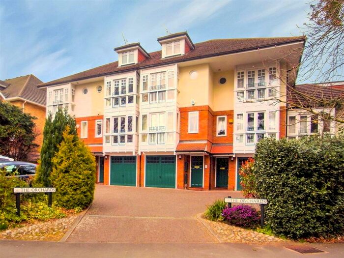4 Bedroom Town House To Rent In Woking, GU22