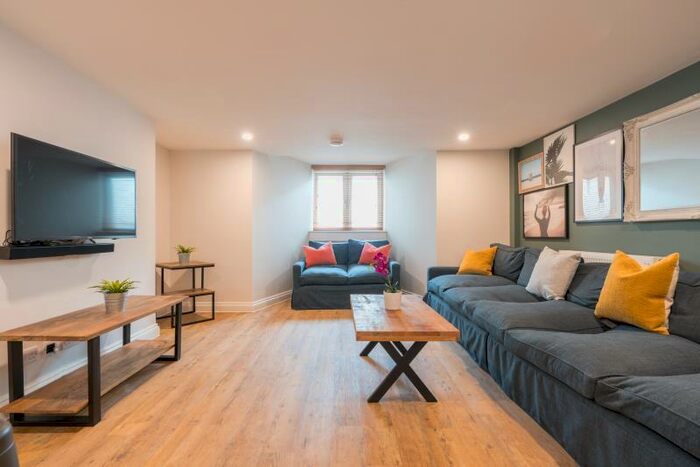 7 Bedroom Terraced House To Rent In North Road West, Plymouth, PL1