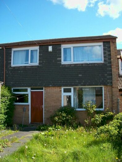 4 Bedroom Semi-Detached House To Rent In Oatland Close, University, Leeds, LS7