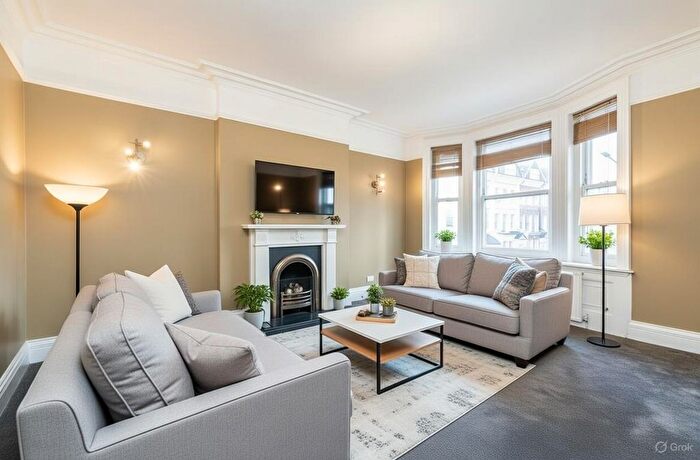 2 Bedroom Flat For Sale In Goldhurst Terrace, South Hampstead, NW6