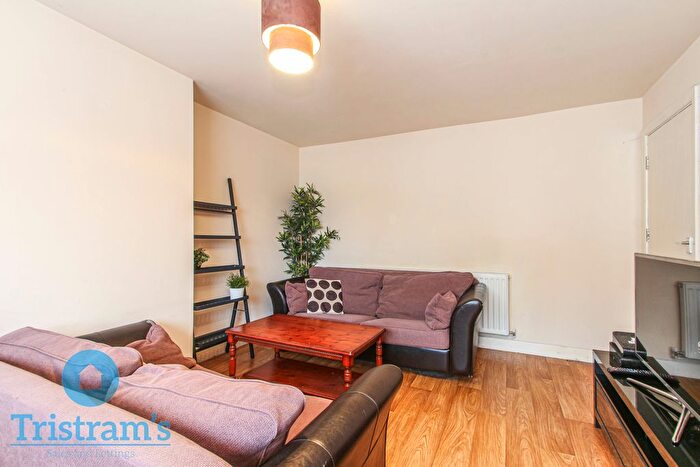 2 Bedroom Flat To Rent In Bramcote Avenue, Beeston, NG9