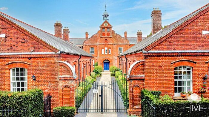 2 Bedroom Flat For Sale In Fordingbridge, Hampshire, SP6