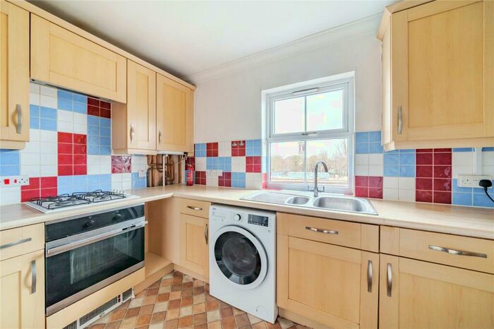 3 Bedroom Apartment For Sale In Venneit Close, Oxford, OX1