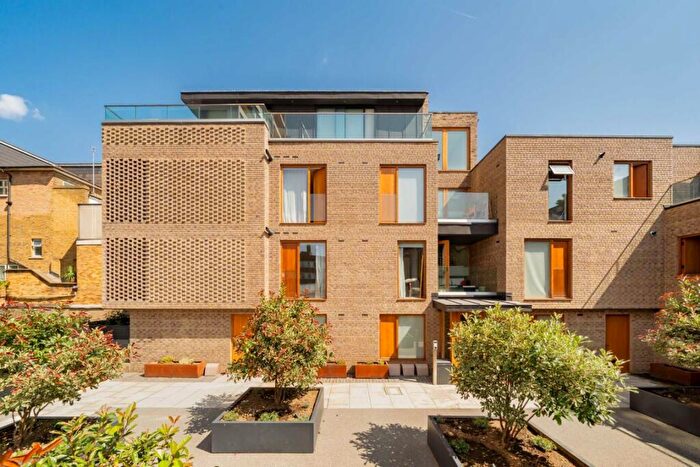 2 Bedroom Flat To Rent In Spire Mews, London, N4