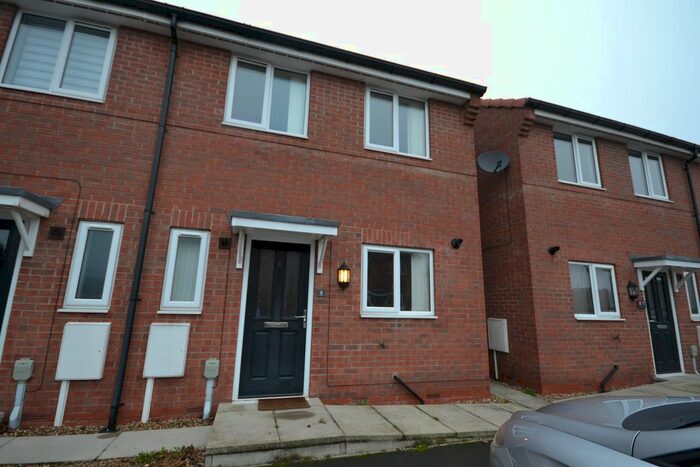 3 Bedroom Semi-Detached House To Rent In Truro Court, Hull, HU7