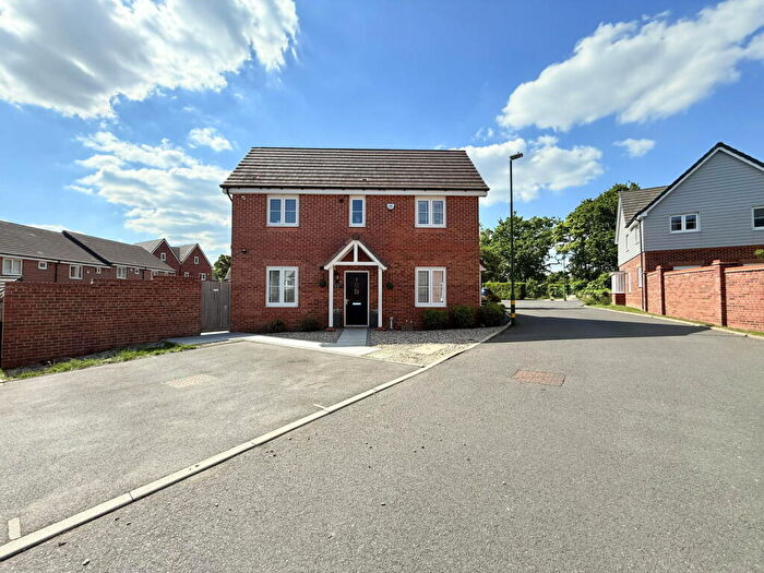 3 Bedroom End Of Terrace House For Sale In Mount Close, Cheswick Green, B90