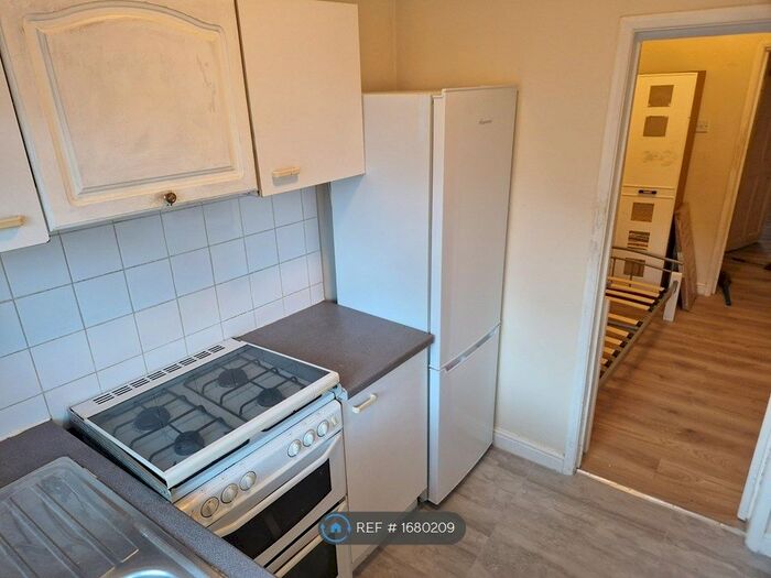 1 Bedroom Flat To Rent In Harlington Road East, Feltham, TW14