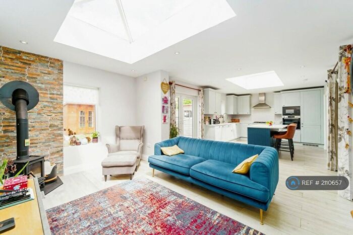 4 Bedroom Semi-Detached House To Rent In Elm Avenue, Ruislip, HA4