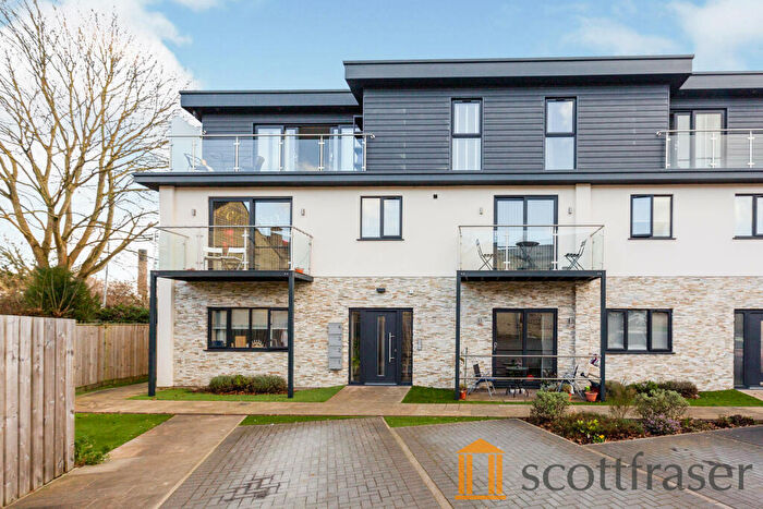 2 Bedroom Apartment To Rent In Admiral Court, Witney, OX28