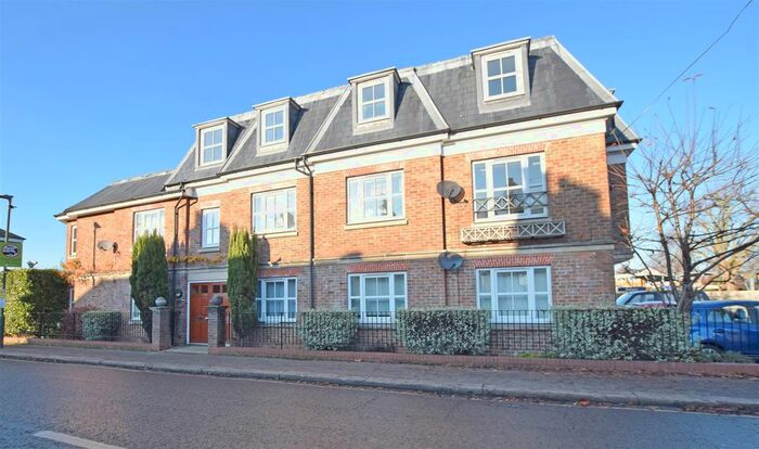 2 Bedroom Flat To Rent In Station Road, Hampton, TW12