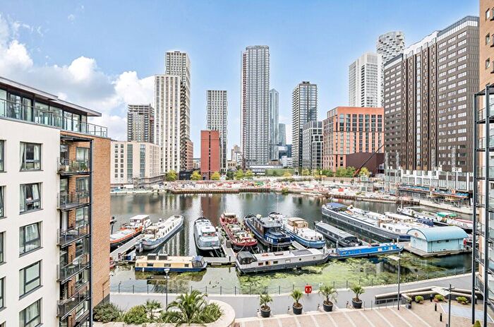 2 Bedroom Flat For Sale In Boardwalk Place, London, E14