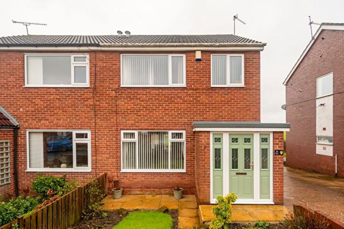 3 Bedroom Semi Detached House For Sale In Harwill Rise, Churwell, LS27