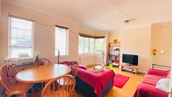 2 Bedroom Maisonette To Rent In Nether Street, London, N3