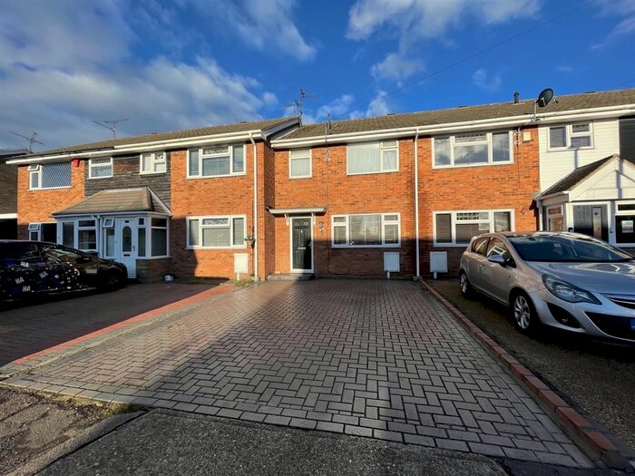 3 Bedroom Terraced House For Sale In Beechcroft Avenue, Linford, Stanford-Le-Hope, SS17